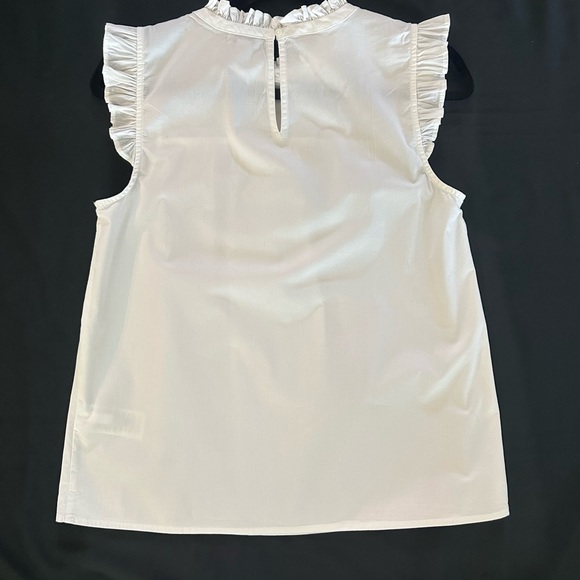 J. Crew Essential White, Ruffled Cap Sleeve Top.
Sz 4
Excellent Condition - Picture 2 of 4